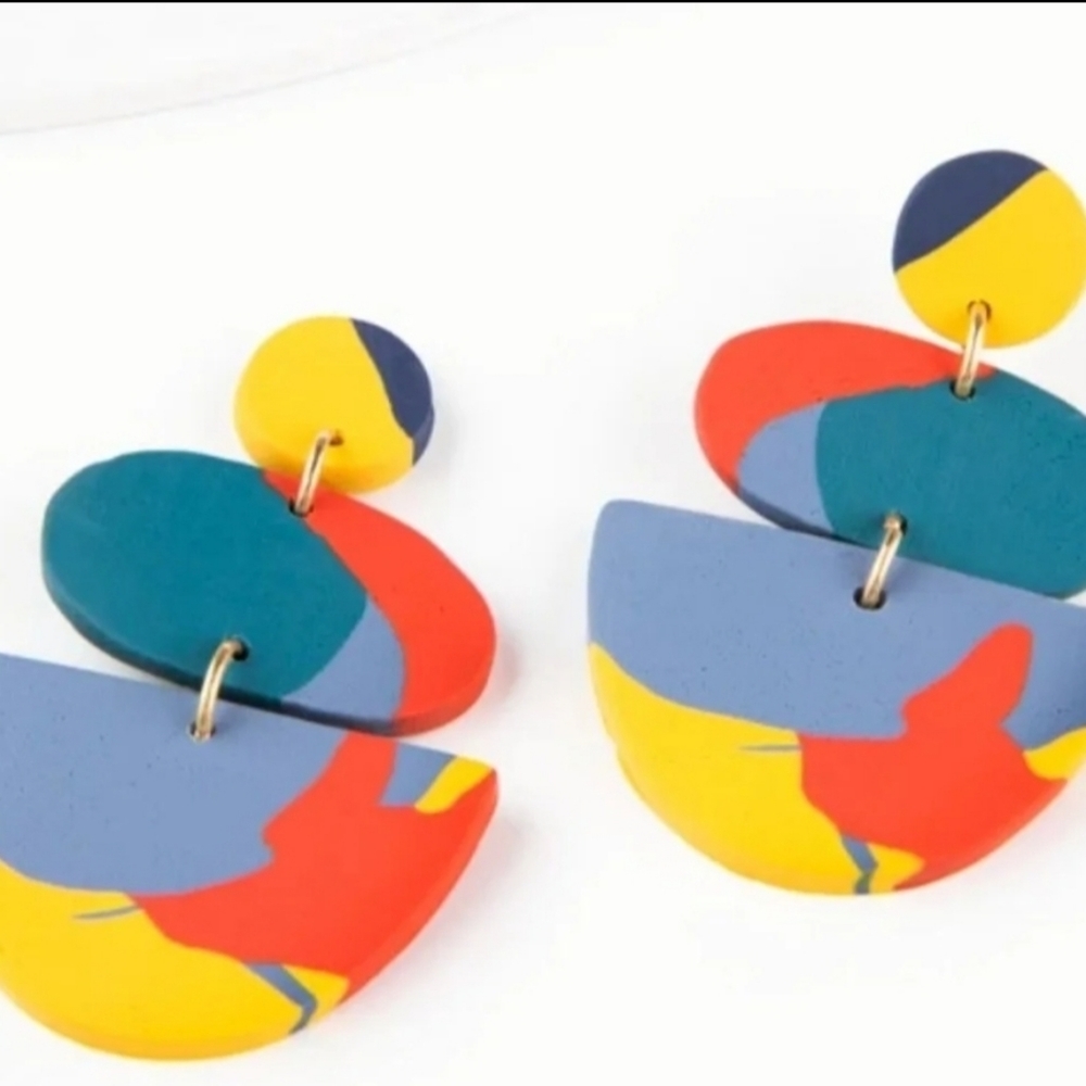 Primary earrings plunder